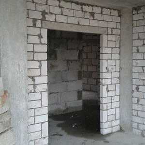 Výroba polystyrénu s rukami