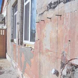 Wall izolačná pena s rukami mimo domova - krok za krokom foto Sprievodca triedy