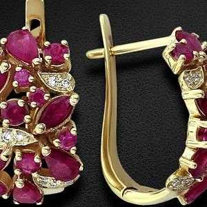 Zlaté náušnice: ornament s rubínom